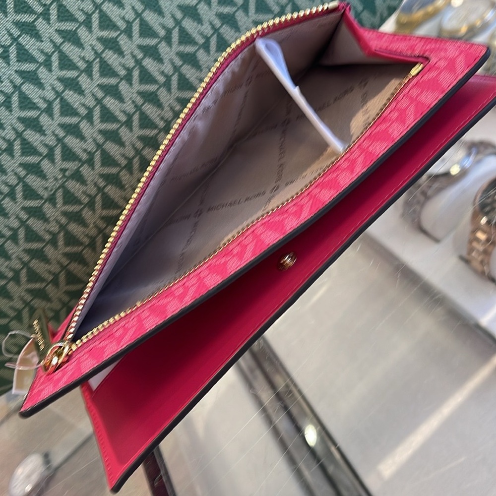 MICHAEL KORS
Reed Large Snap Signature Wallet
Electric Pink NWT - Picture 8 of 16
